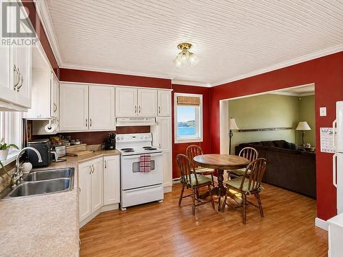134 Main Road, Whiteway, NL - Indoor Photo Showing Kitchen With Double Sink