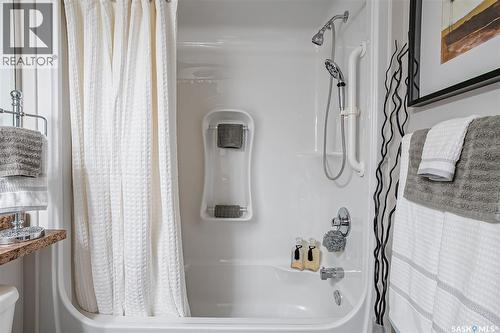 415 102 Kingsmere Place, Saskatoon, SK - Indoor Photo Showing Bathroom
