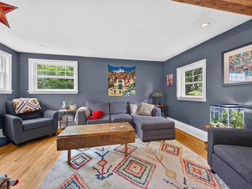 222 Victoria Street E, Amherst, NS - Indoor Photo Showing Living Room