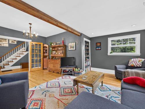 222 Victoria Street E, Amherst, NS - Indoor Photo Showing Living Room