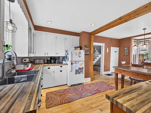 222 Victoria Street E, Amherst, NS - Indoor Photo Showing Kitchen With Double Sink