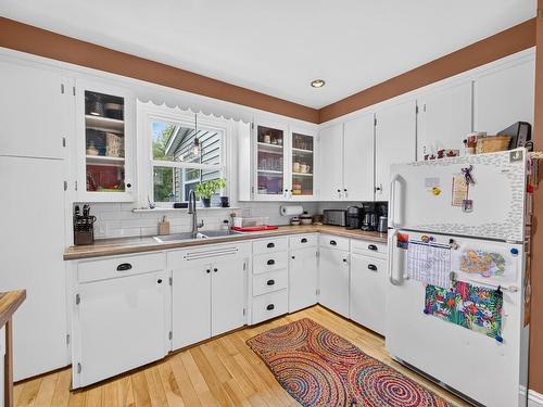 222 Victoria Street E, Amherst, NS - Indoor Photo Showing Kitchen