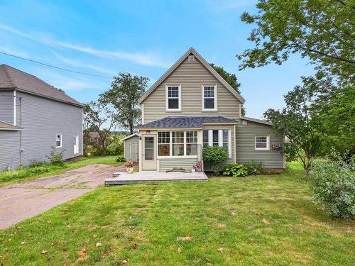 222 Victoria Street E, Amherst, NS - Outdoor