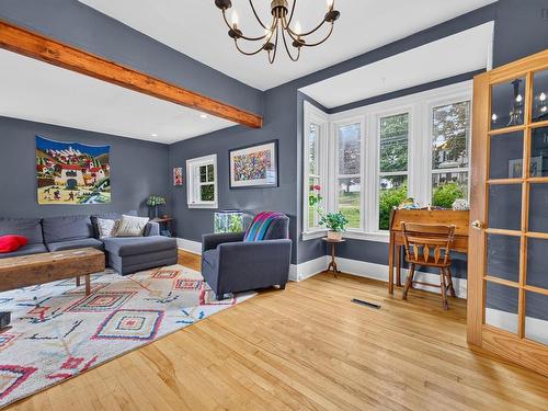222 Victoria Street E, Amherst, NS - Indoor Photo Showing Living Room