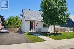 3 PARKSIDE DRIVE St. Thomas, ON N5R 3T8