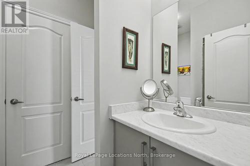 214 Springfield Crescent, Clearview (Stayner), ON - Indoor Photo Showing Bathroom