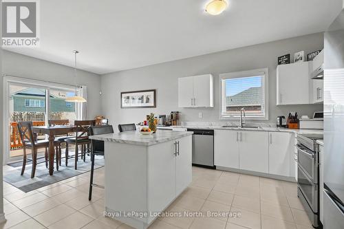 214 Springfield Crescent, Clearview (Stayner), ON - Indoor Photo Showing Kitchen