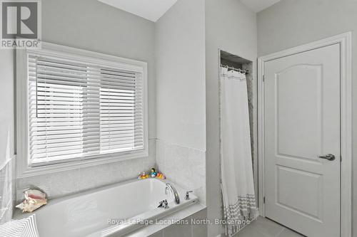 214 Springfield Crescent, Clearview (Stayner), ON - Indoor Photo Showing Bathroom