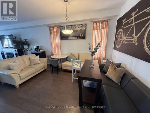 45 Rich Crescent, Whitby, ON - Indoor Photo Showing Living Room