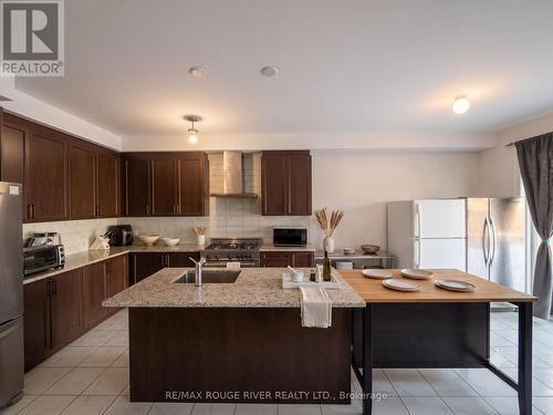 45 Rich Crescent, Whitby, ON - Indoor Photo Showing Kitchen With Stainless Steel Kitchen With Double Sink With Upgraded Kitchen