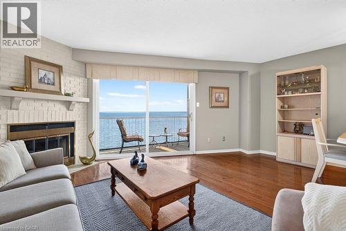 2136 Old Lakeshore Road Unit# 8, Burlington, ON - Indoor Photo Showing Living Room With Fireplace