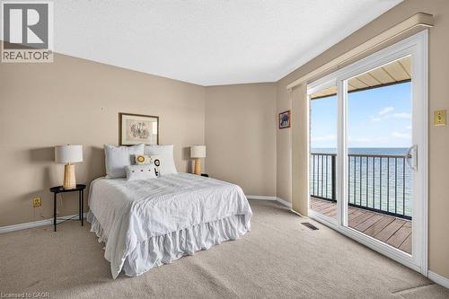 2136 Old Lakeshore Road Unit# 8, Burlington, ON - Indoor Photo Showing Bedroom