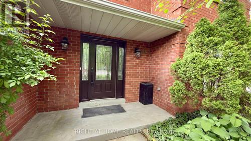 89 YONGE BOULEVARD , Toronto, Ontario M5M 3G8 4