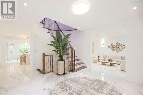 89 YONGE BOULEVARD , Toronto, Ontario M5M 3G8 5