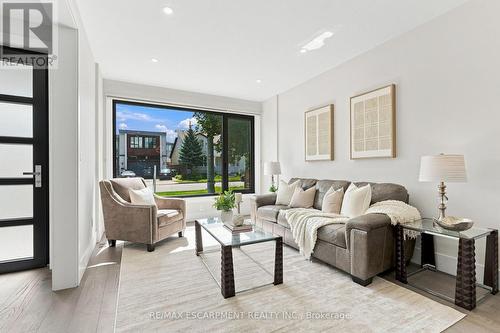 1181 Ogden Avenue, Mississauga, ON - Indoor Photo Showing Living Room