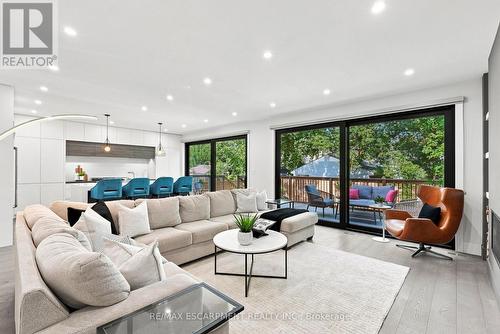1181 Ogden Avenue, Mississauga, ON - Indoor Photo Showing Living Room