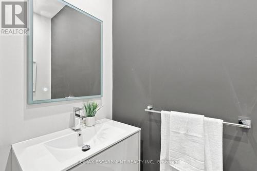 1181 Ogden Avenue, Mississauga, ON - Indoor Photo Showing Bathroom