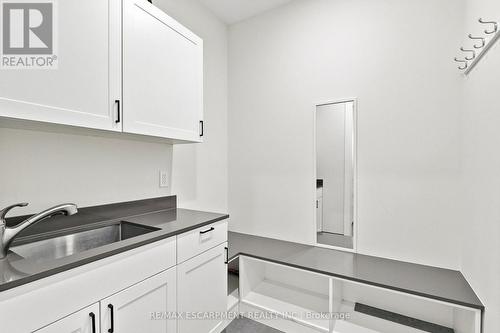 1181 Ogden Avenue, Mississauga, ON - Indoor Photo Showing Kitchen