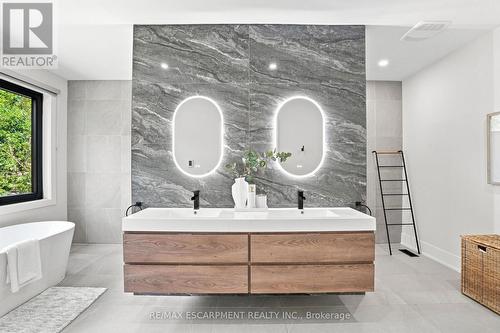 1181 Ogden Avenue, Mississauga, ON - Indoor Photo Showing Bathroom