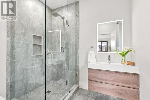 1181 Ogden Avenue, Mississauga, ON - Indoor Photo Showing Bathroom