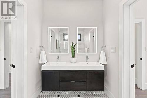 1181 Ogden Avenue, Mississauga, ON - Indoor Photo Showing Bathroom