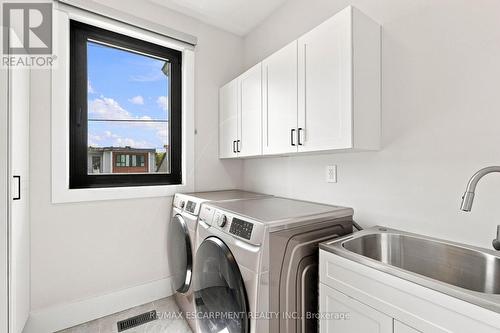 1181 Ogden Avenue, Mississauga, ON - Indoor Photo Showing Laundry Room