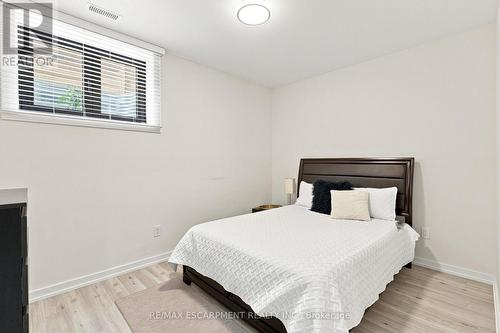 1181 Ogden Avenue, Mississauga, ON - Indoor Photo Showing Bedroom