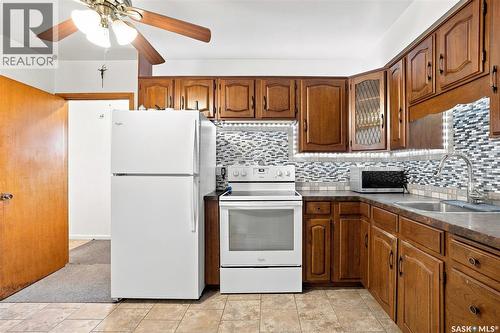 1903 Wilson Crescent, Saskatoon, SK - Indoor Photo Showing Kitchen