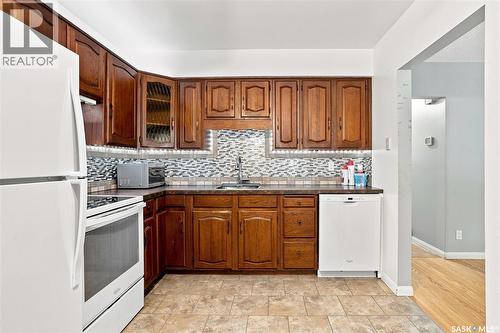 1903 Wilson Crescent, Saskatoon, SK - Indoor Photo Showing Kitchen