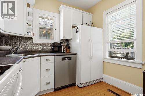 76 Angus Crescent, Regina, SK - Indoor Photo Showing Kitchen