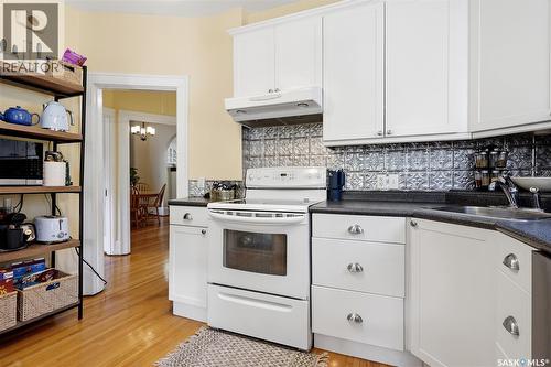 76 Angus Crescent, Regina, SK - Indoor Photo Showing Kitchen
