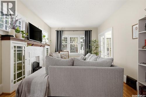 76 Angus Crescent, Regina, SK - Indoor Photo Showing Living Room