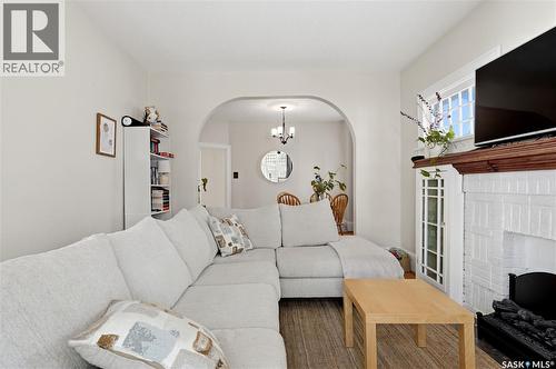 76 Angus Crescent, Regina, SK - Indoor Photo Showing Living Room