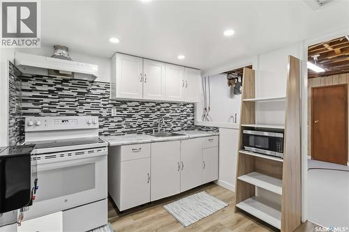 192 Salisbury Drive, Saskatoon, SK - Indoor Photo Showing Kitchen