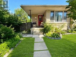 A - 54 FRONTENAC ROAD  London South (South T), ON N5Z 3Y6