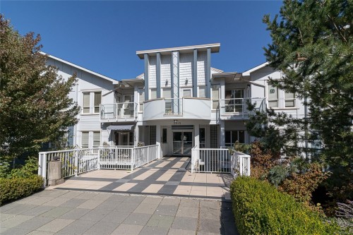 #112-3915 Carey Rd  Saanich, BC V8Z 4E3