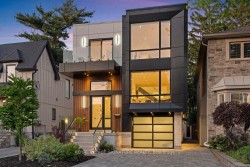 39 Derwyn Road  Toronto, ON M4J 4N1