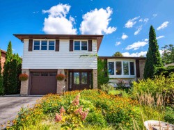 9 Birch Court Aurora, ON L4G 3K1