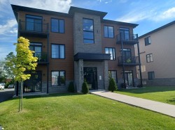 1071 Rue Racine Farnham, QC J2N 0J2