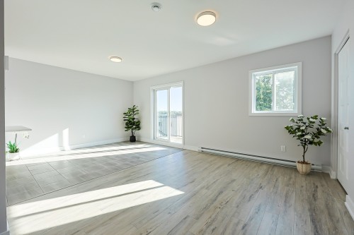 Salon - C-228 Ch. Freeman, Gatineau (Hull), QC 