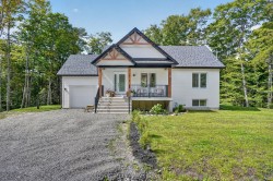 878 Rue des Tournesols Saint-Hippolyte, QC J8A 0N5