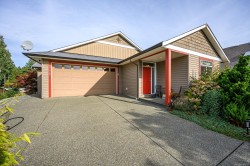 2462 Canuck Pl Comox, BC V9M 0A9