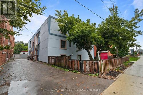 302 - 1016 O'CONNOR DRIVE , Toronto, Ontario M4B 2T3 2