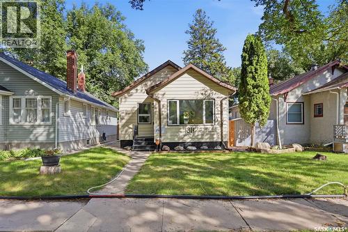 1304 C AVENUE N  Saskatoon, SK S7L 1K8