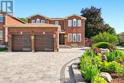 82 JUSTUS DRIVE Richmond Hill, ON L4C 0A1