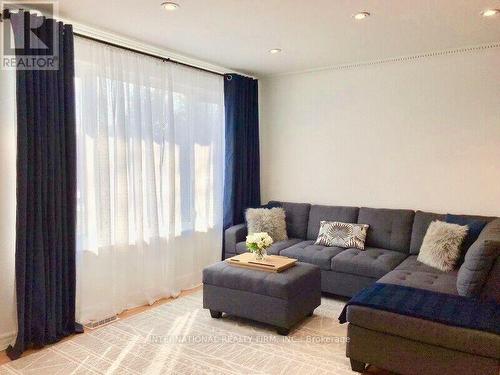 UPPER - 77 ELISE TERRACE , Toronto, Ontario M2R 2W9 2