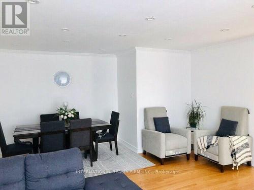 UPPER - 77 ELISE TERRACE , Toronto, Ontario M2R 2W9 3