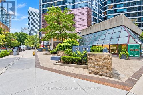 402 - 1001 BAY STREET , Toronto, Ontario M5S 3A6 2
