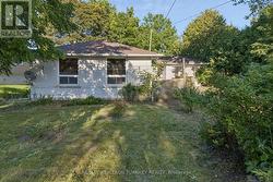 105 BOLTON AVENUE  Newmarket, ON L3Y 2X3