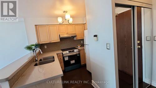 PH 5 - 39 ONEIDA CRESCENT , Richmond Hill, Ontario L4B 4T9 3
